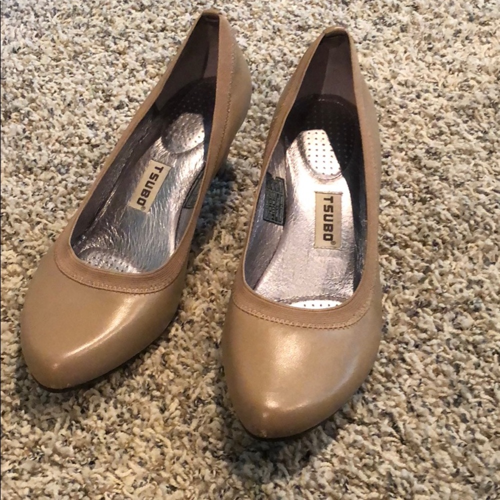 Tan heels